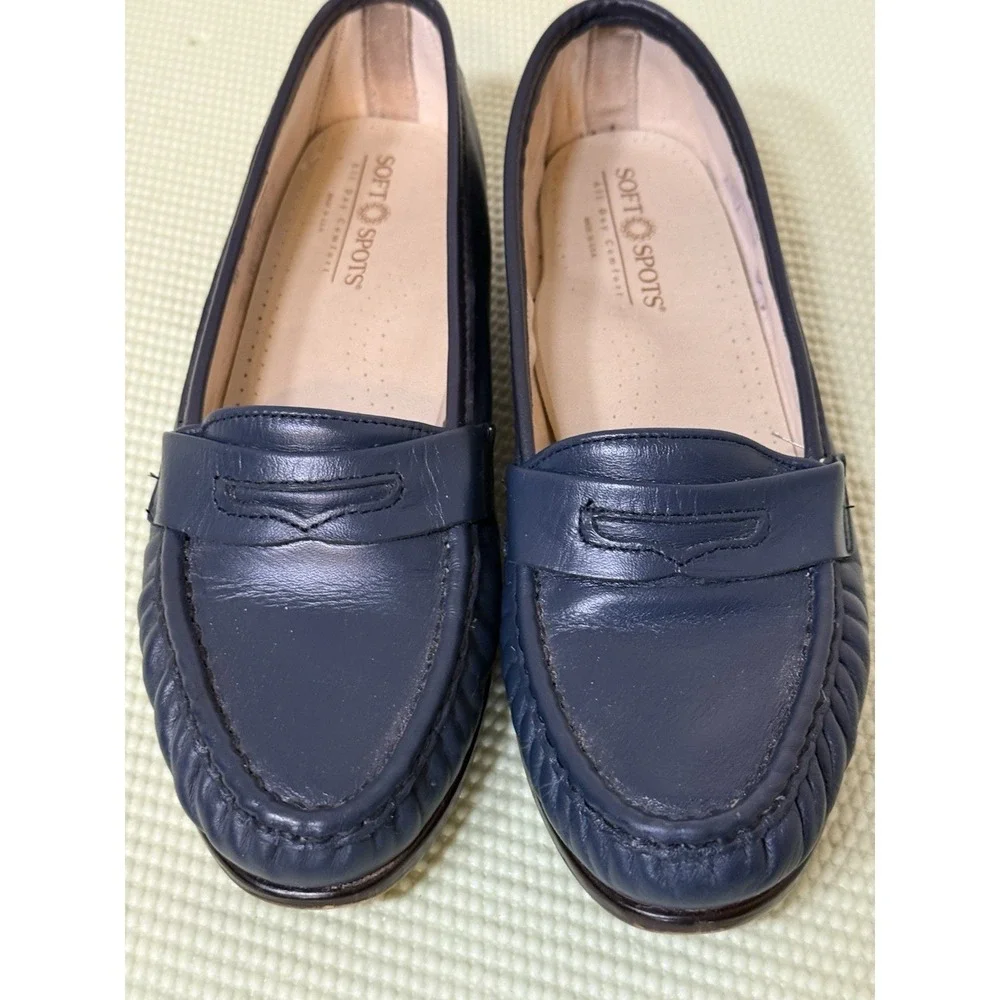 Women Soft Spots Navy Leather Loafers  Size 10 Medium USA Comfort Preppy Classy
